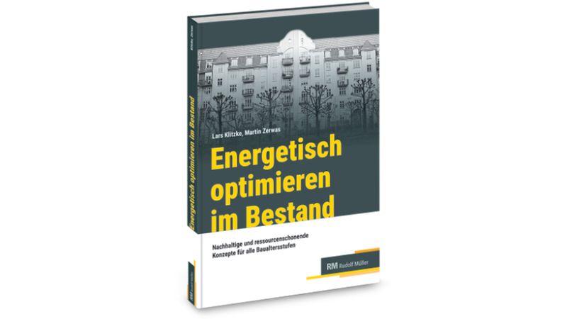 Buchcover des Titels "Energetisch optimieren im Bestand" mit einem Gebäude im Hintergrund.