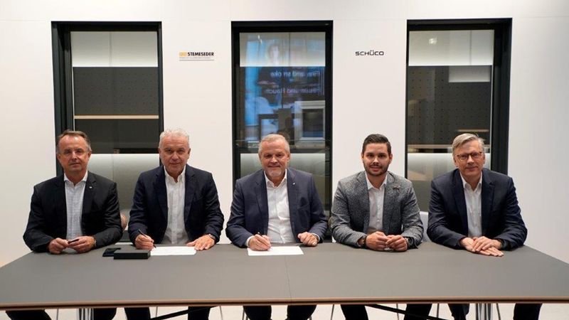 Schüco und Stemeseder unterzeichnen Kooperationsvertrag