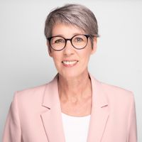 Sales Consultant Julia Hennig