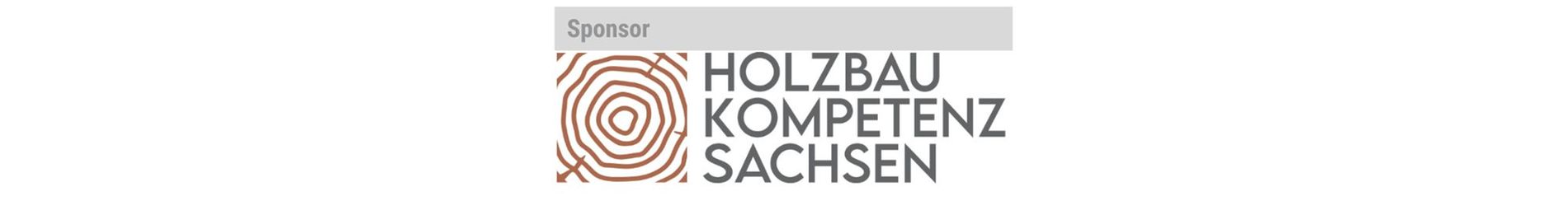 Das Bild zeigt das Logo von Holzbau Kompetenz Sachsen mit einem stilisierten Baumring und dem Schriftzug.