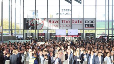 Besucher auf der Messe München während der Expo Real 2025.