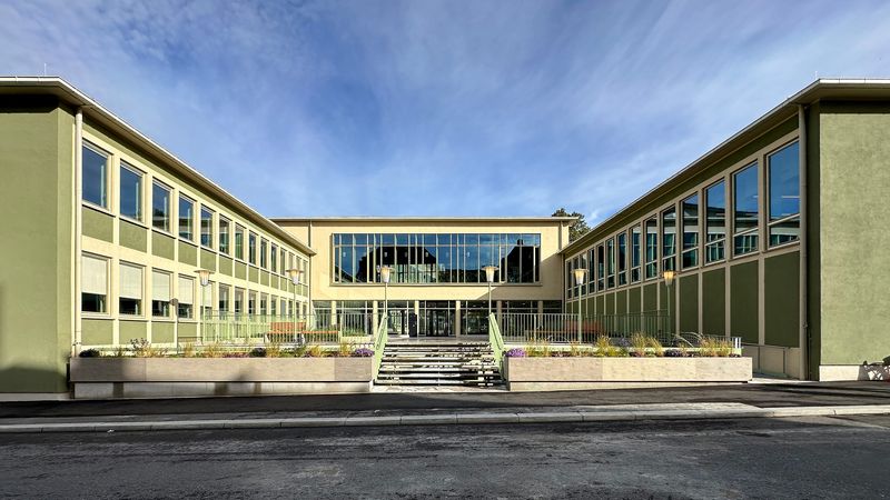 Der sanierte Hufeisentrakt der Mozartschule beherbergt nicht nur Musikhochschule und Musikschule, sondern steht auch als Ausstellungsraum zur Verfügung.