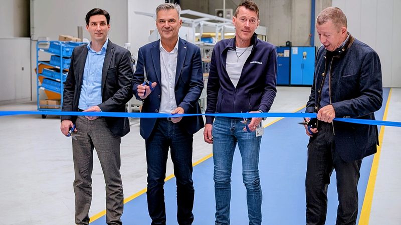Siegenia eröffnet neue Produktionshalle.