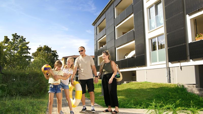 Strom aus Photovoltaik – hier bei einem modernisierten DDR-Plattenbau in Aschersleben – wird in Deutschland zunehmend für den Eigenverbrauch genutzt.