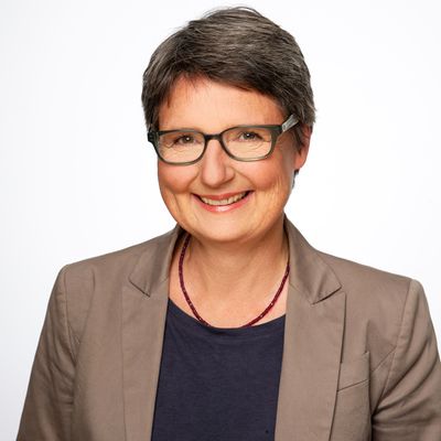 Angela Trinkert, Management Programm