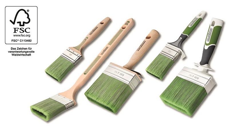 Mit dem WoodstarPinsel lassen sich Holzuntergründe im Innen- und Außenbereich optimal schützen. 