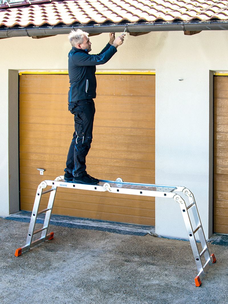 KRAUSE MultiMatic. Erfahren Sie 
    <a class="content-link" href="https://www.krause-systems.de/detail/product/1687-monto-sprossen-gelenk-universalleiter-multimatic-mit-plattform-4x3-sprossen.html" target="_blank" title="MultiMatic von KRAUSE" rel="noopener">hier </a>
mehr!