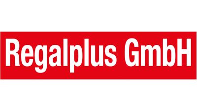 Das Bild zeigt das Logo der Regalplus GmbH mit weißem Text auf rotem Hintergrund.