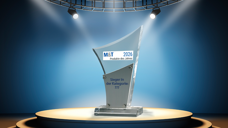 Eine elegante Glastrophäe steht im Rampenlicht auf einer Bühne, umgeben von Scheinwerfern.