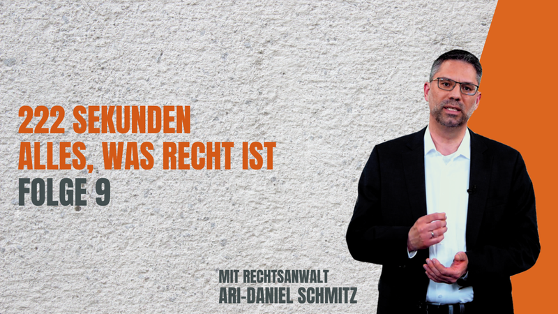 Ein Rechtsanwalt steht vor einer weißen Wand und spricht in die Kamera. Auf der Wand steht der Text "222 Sekunden Alles, was Recht ist Folge 9".