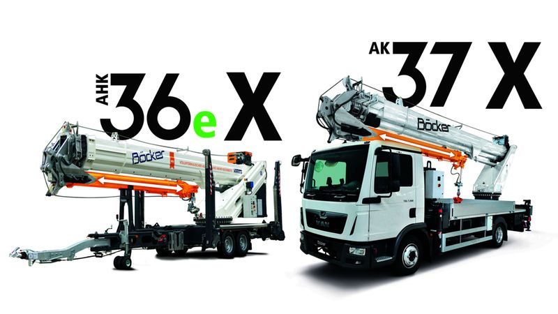 Zwei Kranfahrzeuge, das AHK 36e und das AK 37 X, nebeneinander auf weißem Hintergrund.
