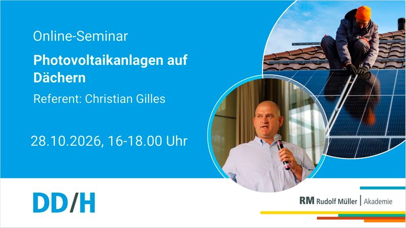 Ein Ankündigungsbild für ein Online-Seminar zum Thema Photovoltaikanlagen auf Dächern, präsentiert von Referent Christian Gilles am 28. Oktober 2026, organisiert von der Rudolf Müller Akademie.