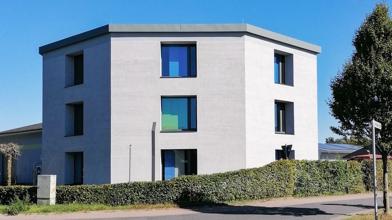Die Burg Solo in Garrel ist ein außergewöhnliches Bürogebäude in Achteckform.