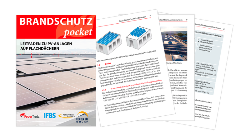 Fotografie einer Broschüre mit dem Titel "BRANDSCHUTZ pocket" und dem Untertitel "Leitfaden zu PV-Anlagen auf Flachdächern". Im Vordergrund ist die Titelseite mit großflächigen Photovoltaikmodulen auf einem Flachdach zu sehen, im Hintergrund sind mehrere aufgeklappte Innenseiten mit technischen Zeichnungen, Diagrammen und erklärendem Text zu Montage und Brandschutz abgebildet. Logos von Partnern wie FeuerTrutz, IFBS und BSW Solar sind unten auf der Titelseite sichtbar. Das Bild vermittelt einen sachlichen, technischen Leitfadencharakter zum Thema Brandschutz bei PV-Installationen auf Flachdächern.