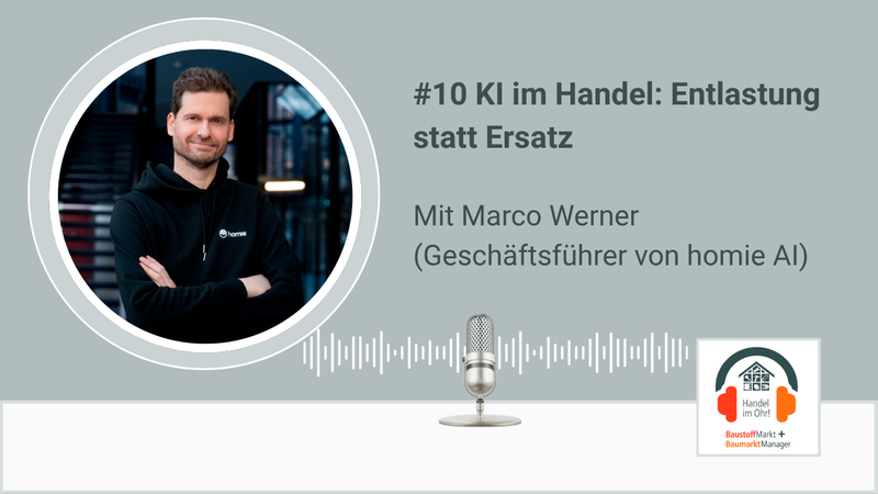 Ein Bild im Podcast-Cover-Stil mit dem Titel "#10 KI im Handel: Entlastung statt Ersatz". Zu sehen ist Marco Werner, Geschäftsführer von homie AI, als Hauptmotiv in einem kreisförmigen Ausschnitt, ergänzt durch ein Mikrofon-Symbol, eine Wellenform-Grafik und das Logo "Handel im Ohr!".