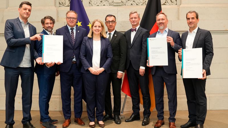 Eine Gruppe von sieben Personen