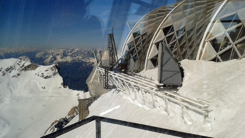 Bei so viel Schnee und kalten Temperaturen musste eine frostsichere Verfugung der Fliesenbeläge gewährleistet werden.