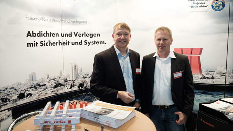 Ludger Kasperek (links), Verkaufsleiter für die Region West, und Stefan Nickolin vertraten Schomburg in Köln.