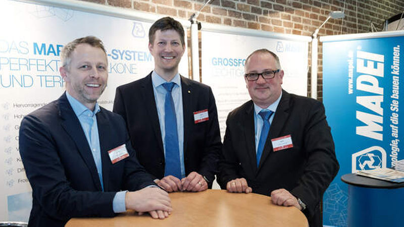 Andreas Grünendahl, Gebietsleiter bei Mapei, Ingo Kliss, Mitarbeiter der Mapei-Anwendungstechnik, und Ralf Schlichting, Verkaufsleiter Nord Ost (von rechts), nutzten das FORUM schwerpunktmäßig zum Netzwerken.