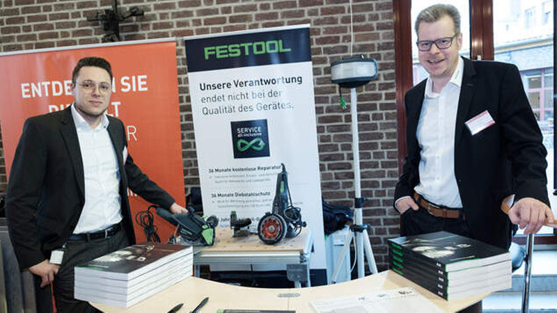 Jörg Fritz (rechts), Key Account Manager Deutschland, sowie Fliesenlegermeister und Schulungsreferent Tim Göttler von Festool