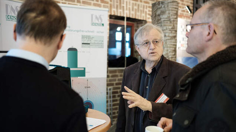 Walter Denzel von DNS-Denzel (Mitte) mit Kunden