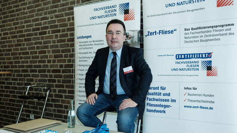 Vorstandsmitglied Markus Kohl am Stand vom Fachverband Fliesen und Naturstein im Zentralverband des Deutschen Baugewerbes