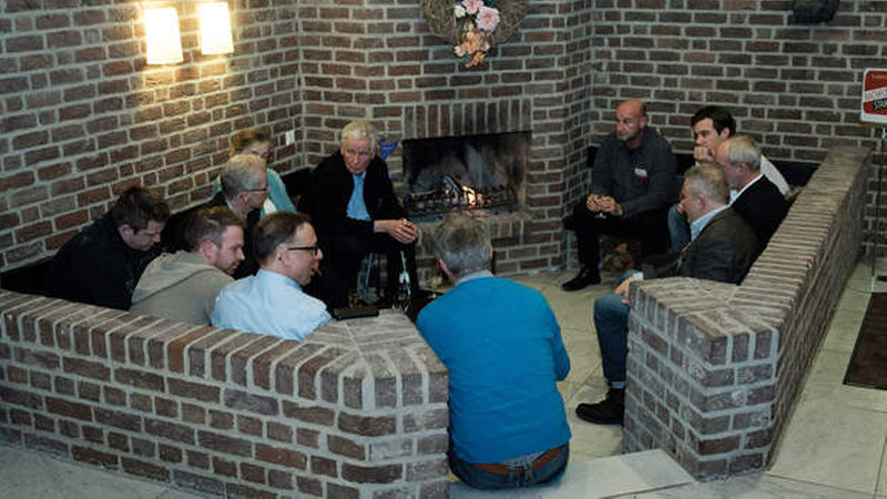 Parallel zum Kicker-Turnier tauschten sich Unternehmer beim Nachfolger-Stammtisch aus.