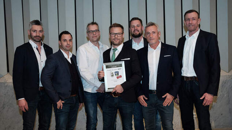 Codex wiederholte den Sieg in der Kategorie Fliesenkleber/Mörtel, dieses Mal mit der Epoxi-Fuge „codex X-Fusion“. Geschäftsführer Mario Meuler (Mitte) und sein Team freuten sich.