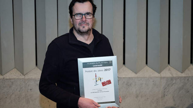 Erstmalig auf dem FORUM und gleich prämiert: mit dem Nivelliergerät „Granubot“ kletterte Geschäftsführer Christof Brockers von Granubot auf Rang zwei.