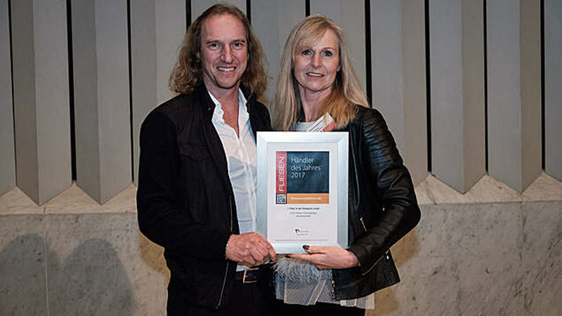 ... mit der F &amp; H Fliesen Firmengruppe um Patricia Adolf-Hein und Florian Hein teilen. Dem Jubel beider Duos tat das keinen Abbruch!