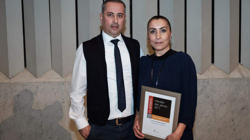 Kampschulte und Avci aus Attendorn wurde Zweiter. Geschäftsführer Güner Avci und seine Frau Döndu Avci kamen für die Ehrung nach Köln.    