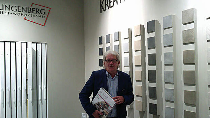 Ralf Kohl, Vertriebsleiter bei Klingenberg, erklärte, dass das Augenmerk auf der Objektkeramik mit neuen Oberflächen und in verschiedenen Stärken liegt. (Foto: nb)