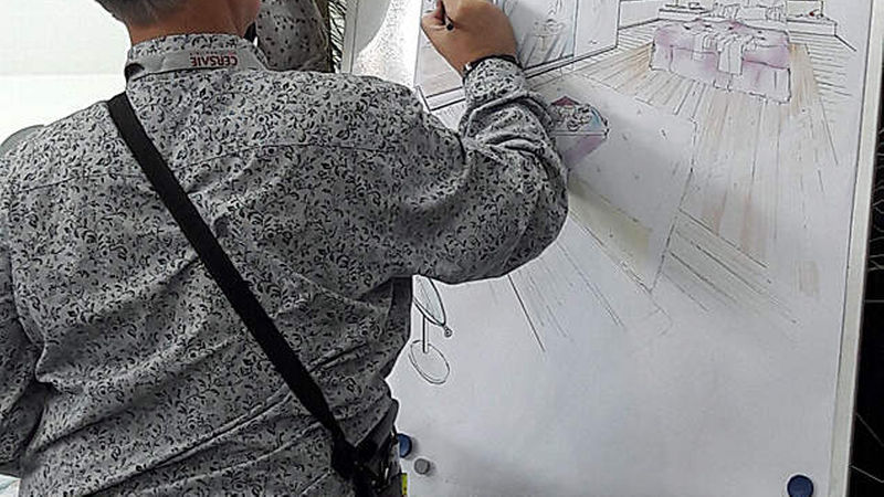 Es muss nicht immer Software sein: Badplanung auf klassische Art und Weise. (Foto: msd)