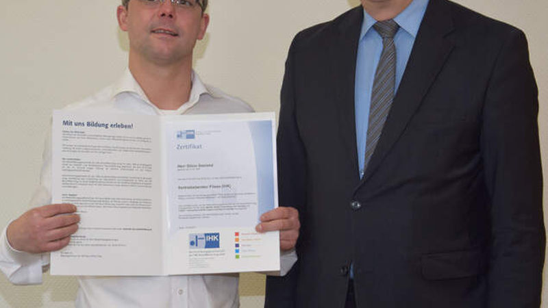 Silvio Seeland (links) von Raab Karcher Hürth mit Otto Brandenburg, IHK