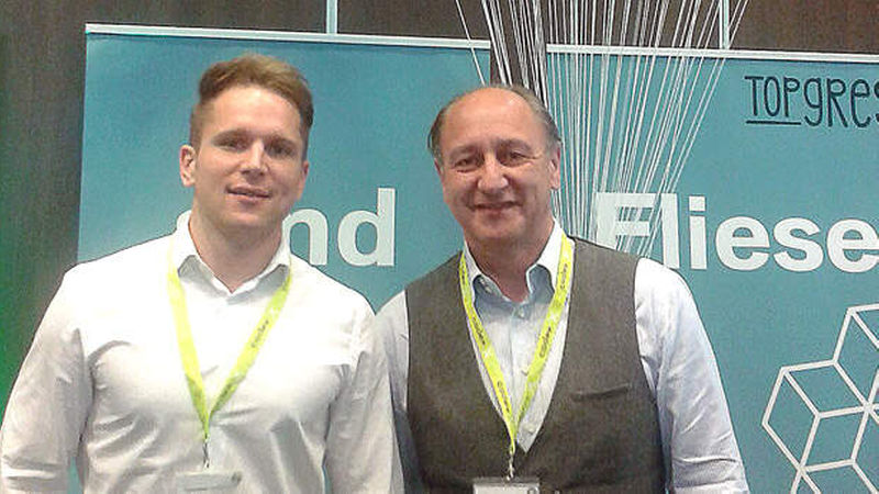 Topgres Geschäftsführer Harald Oevermann (rechts) und sein Sohn Alexander Oevermann, Vertrieb, waren erstmals mit einem Stand beim Netzwerk-Event vertreten.