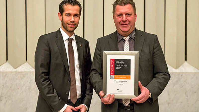 Stolz auf Platz eins: Andy Schmidt (links) und Hartmut Ernst