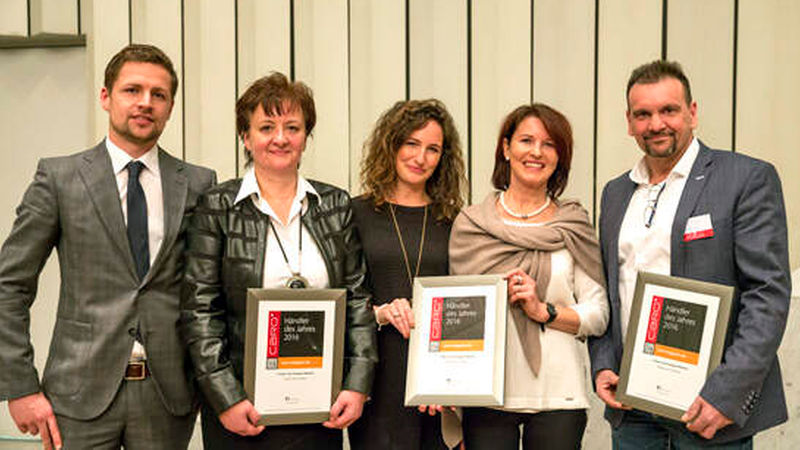 Die Ausgezeichneten der Kategorie Medium (von links): Verkaufsleiter Albert Ernst und Geschäftsführerin Pia Korreckt von Fliesen Ernst Stendal, Katja Welte und Ulrike Müller-Welte sowie Heinz Pilger, Vertriebsleiter Fliese Raab Karcher München