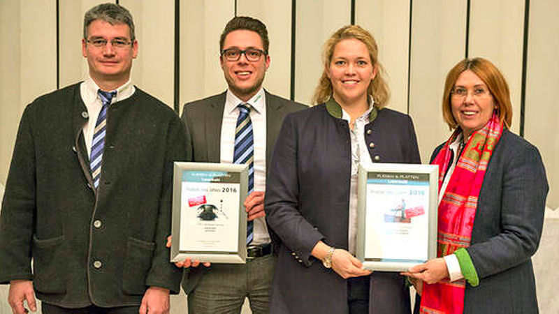 Thomas Schuder, Leiter Anwendungstechnik Marketing, Fliesenlegermeister und Schulungsreferent Tim Göttler (beide Festool) sowie Felizitas Heuckmann, Leitung Marketing, und Geschäftsführerin Gabriele Dahm-Heuckmann (von links) von Karl Dahm &amp; Partner strahlten in der Kategorie Werkzeuge um die Wette. Die Vertreter von Bosch (Rang drei) waren leider verhindert.