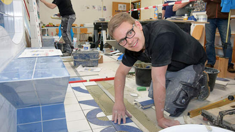 Raphael Rossol bereitet sich als Ersatzteilnehmer für die EuroSkills 2016 vor.