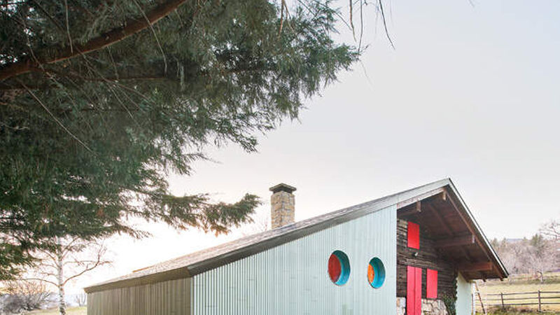 Kategorie Architektur: Besondere Erwähnung II –<br>Auch das Projekt „The Young Old House“ von Enrique Espinosa &amp; Lys Villalba erhielt eine besondere Erwähnung. Die Jury hob die mutige neue Wohnlösung für ein Leben auf dem Land hervor. In diesem Projekt wurden die Keramikmaterialien nach gleichen strengen Sanierungskriterien wie für Großprojekte eingesetzt. (Foto: José Hevia)<br>