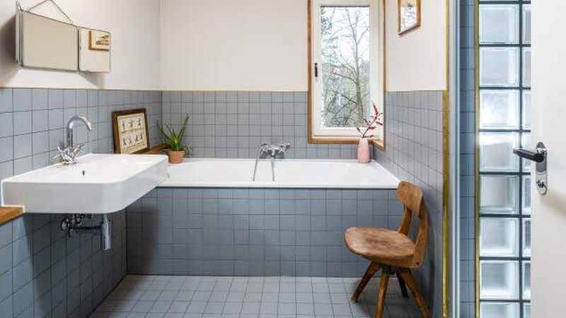 Die Quaryl-Badewanne „Oberon“ von Villeroy &amp; Boch kombiniert die Formen Rechteck und Oval.