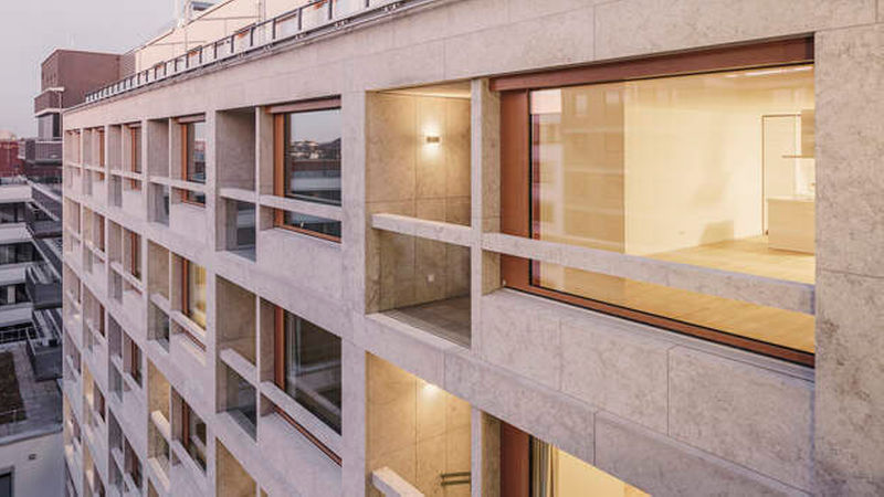 Gewinner des Deutschen Naturstein-Preises 2020 und Sieger in der Kategorie „Wohnhäuser“: Schwabinger Carré II München von Meili, Peter Architekten (Foto: Florian Holzherr, Gauting)