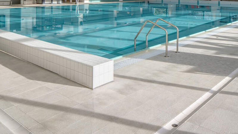 Das „Pool“-Programm erfüllte mit seinem Formteil-Angebot die speziellen Ansprüche einer Schwimmbad-Gestaltung.
