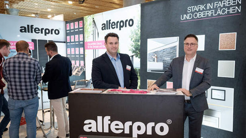 Nutzten das FORUM zum Kontakte knüpfen: Christian Grünendahl (rechts), Leitung Vertrieb bei Alferpro, und Manuel Frensch (2. von rechts), Außendienst Gebiet 04.