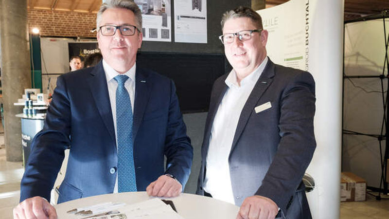 Thomas Seifert (links), Vertriebsleiter Deutschland/Österreich, und  Ulrich Ruhland, Fliesenlegermeister/Fachberater, von Wedi verbuchten einige Neukontakte.<br>