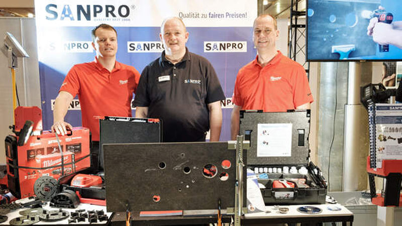 Der „Fliesendragster“ war der Star am Sanpro-Stand. 