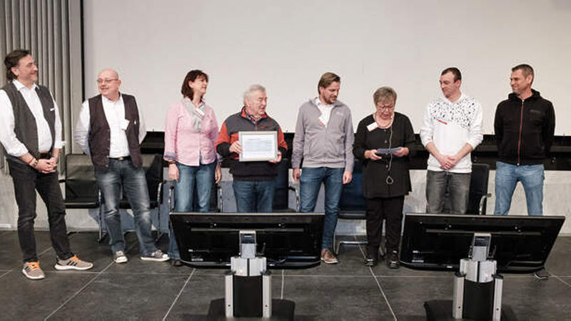 Die größte Gruppe kam in diesem Jahr aus Köln und nahm die 1.000 Euro für den Gruppenpreis auf der Bühne entgegen.