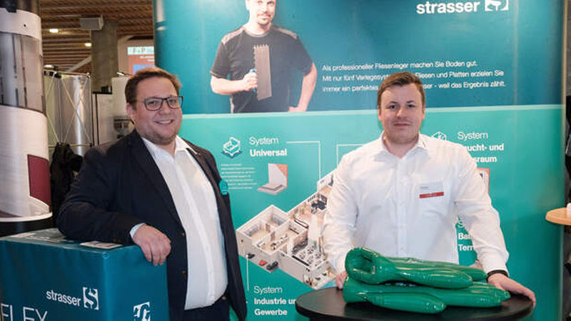 Daniel Groß (links),Technischer Verkaufsberater bei Strasser, und Anwendungstechniker Ron Achteresch hatten zwischenzeitlich im wahrsten Worte alle „Hände voll zu tun “.