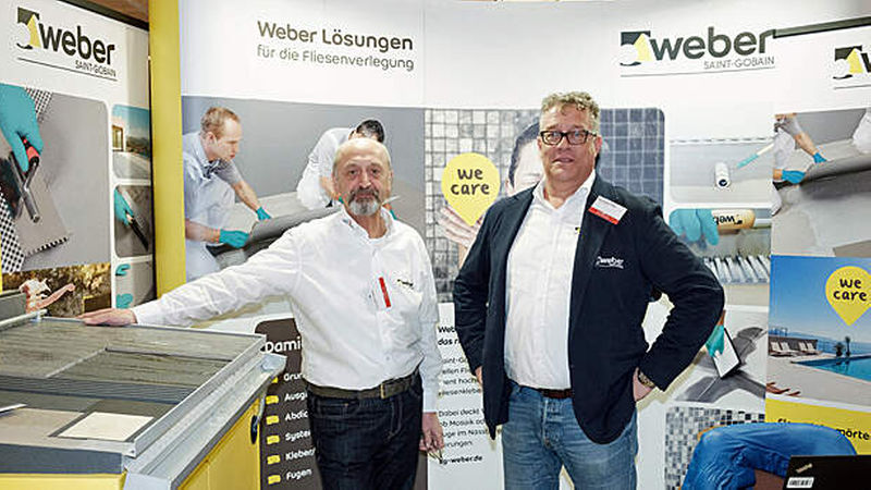 Norbert Meier (links) und Frank Hardenberg hatten den Stand von Saint-Gobain Weber gut im Griff.