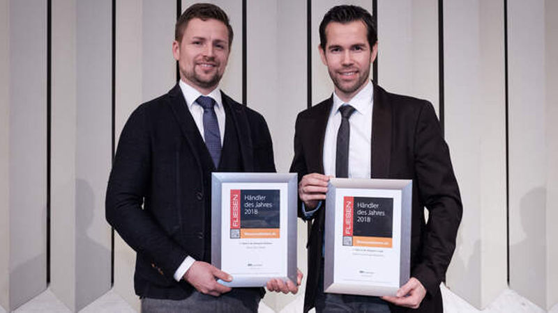 Die beiden Geschäftsführer Albert Ernst (links) und Andy Schmidt räumten gleich zweimal ab: Platz zwei gab es in der Kategorie Medium für Fliesen Ernst in Stendal, Rang drei in der Kategorie Large für Fliesen Ernst &amp; Stieger in Magdeburg.